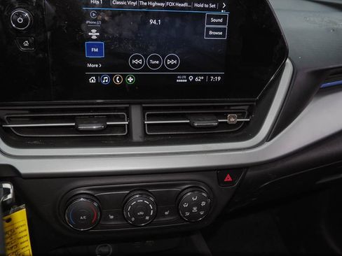 Used 2024 Chevrolet Trax LS w/ LS Convenience Package FWD image 9