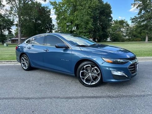 Used 2024 Chevrolet Malibu LT FWD image 2