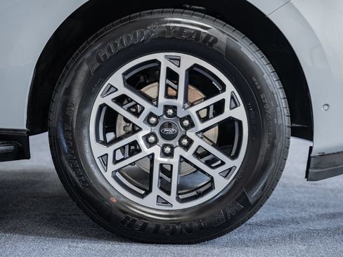 Used 2025 Ford Expedition Max Active RWD image 21