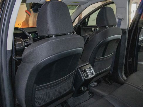 Used 2024 Kia Sorento LX image 9