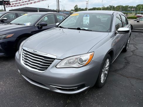 Used 2013 Chrysler 200 Limited w/ Sun/Sound Group FWD image 5