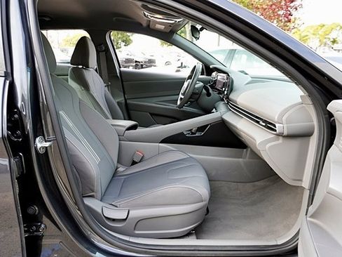 Used 2021 Hyundai Elantra SEL w/ Convenience Package image 11