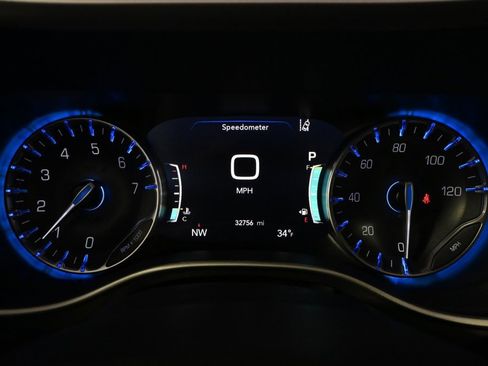 Used 2022 Chrysler Pacifica Touring-L image 25