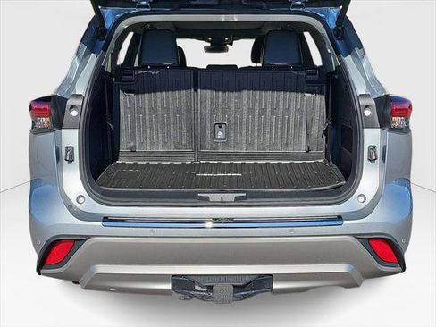 Certified 2025 Toyota Highlander Platinum AWD/4WD image 22