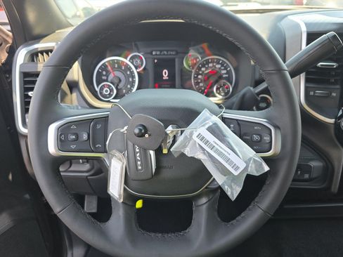 Used 2025 RAM 2500 Big Horn AWD/4WD image 3