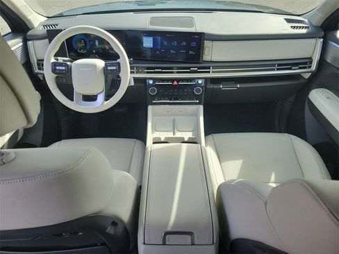Used 2025 Hyundai Santa Fe SEL image 17