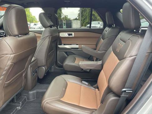 Used 2022 Ford Explorer King Ranch w/ Premium Technology Package image 11