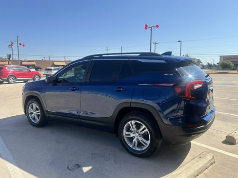 Used 2023 GMC Terrain SLE w/ Driver Convenience Package image 9