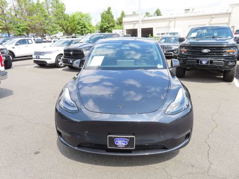 Used 2024 Tesla Model Y Long Range AWD/4WD image 2