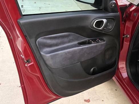 Used 2014 FIAT 500L Lounge image 19