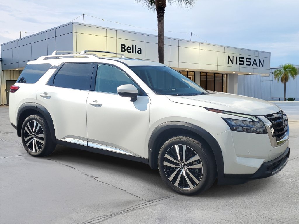 Certified 2025 Nissan Pathfinder Platinum w/ Cargo Package FWD image 8