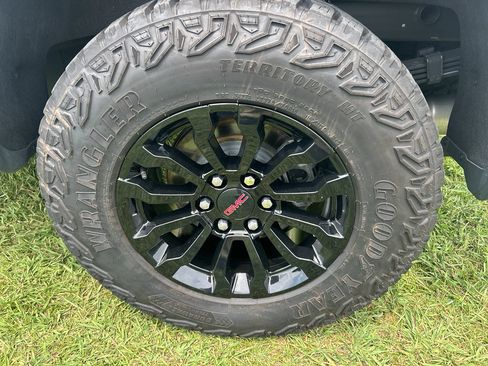 Used 2023 GMC Sierra 1500 AT4X AWD/4WD image 36