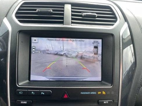 Used 2019 Ford Explorer Platinum AWD/4WD image 36