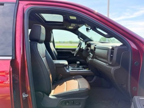 Used 2024 Chevrolet Silverado 1500 High Country w/ High Country Premium Package AWD/4WD image 10