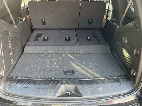 Used 2025 Chevrolet Tahoe LS image 28