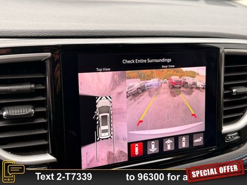 Used 2021 Chrysler Pacifica Touring-L image 23