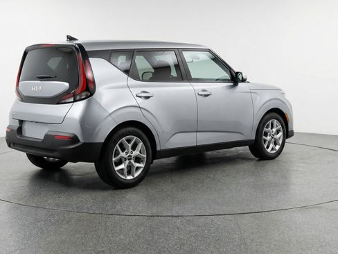 Used 2025 Kia Soul LX w/ LX Technology Package image 6