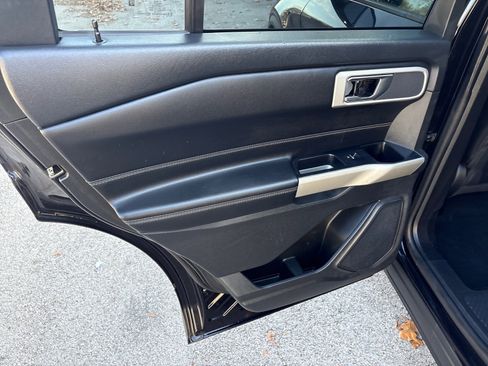 Used 2022 Ford Explorer XLT w/ Equipment Group 202A image 30