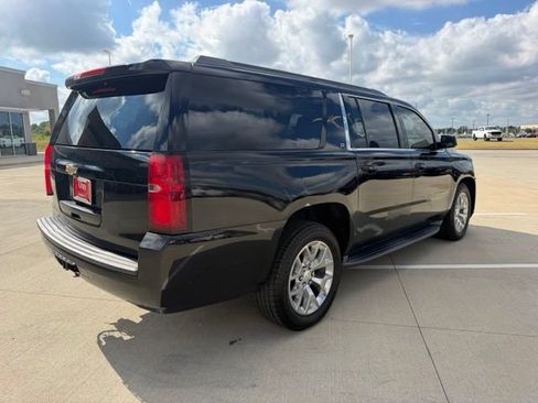 Used 2017 Chevrolet Suburban LT AWD/4WD image 5