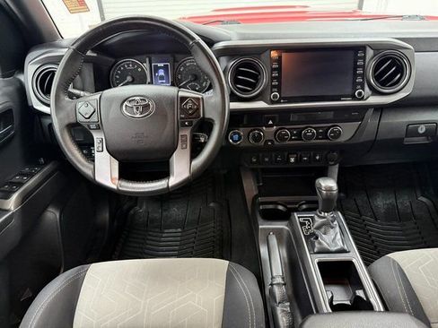 Used 2022 Toyota Tacoma TRD Sport w/ Technology Package AWD/4WD image 30