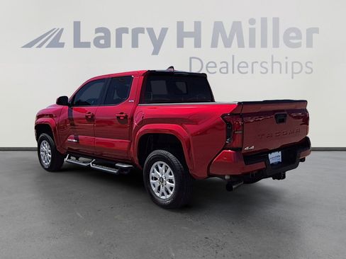 Certified 2025 Toyota Tacoma SR5 AWD/4WD image 3