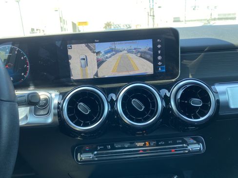 Used 2020 Mercedes-Benz GLB 250 4MATIC w/ Premium Package image 15