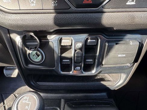 Used 2024 Jeep Gladiator Sport image 20