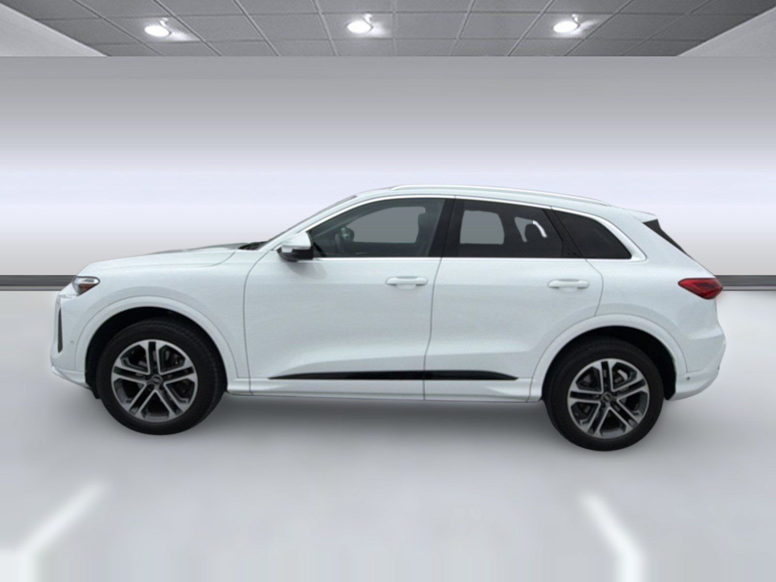 Used 2025 Audi Q5 Premium w/ Convenience Package AWD/4WD image 2
