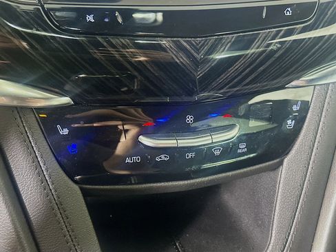 Used 2025 Cadillac XT6 Premium Luxury image 24