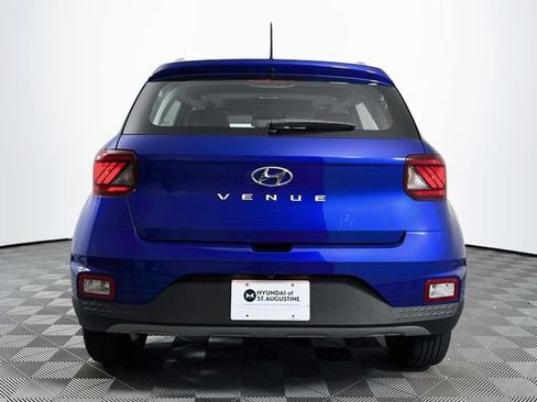 Certified 2025 Hyundai Venue SEL FWD image 6