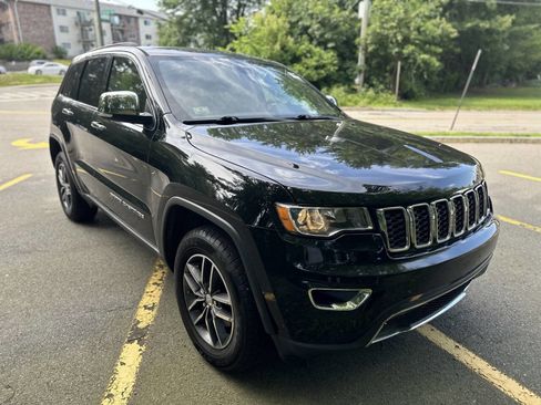 Used 2018 Jeep Grand Cherokee Limited AWD/4WD image 3