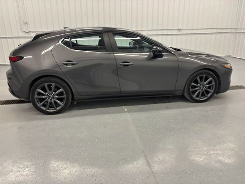 Used 2019 MAZDA MAZDA3 Hatchback w/ Preferred Package FWD image 10