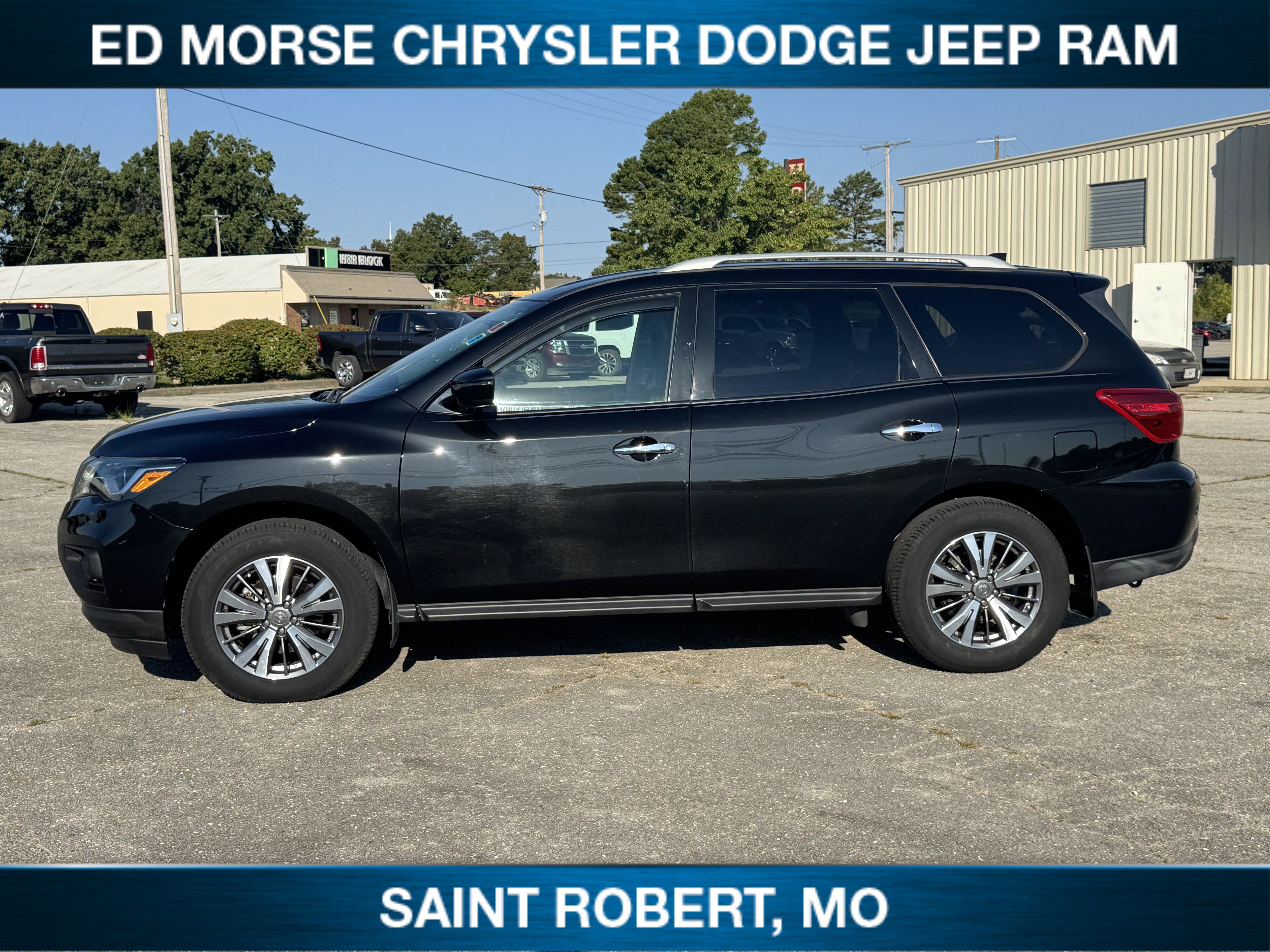 Used 2020 Nissan Pathfinder S AWD/4WD image 8