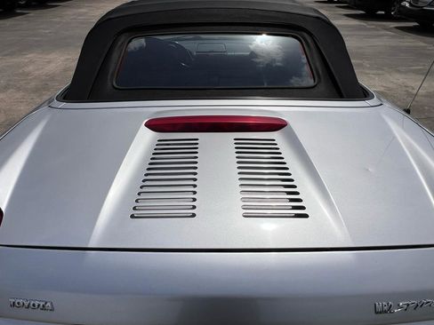 Used 2002 Toyota MR2 RWD image 91