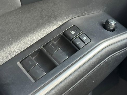 Used 2023 Toyota Highlander FWD image 23