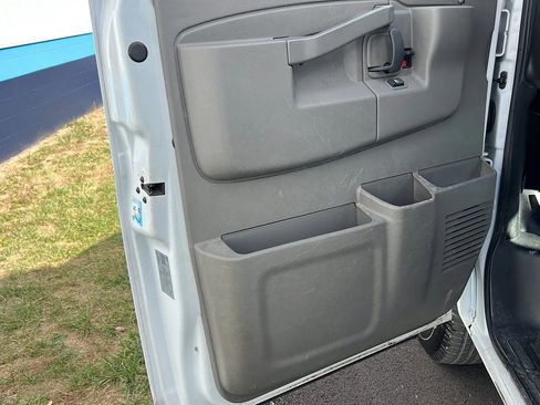 Used 2022 Chevrolet Express 2500 w/ Driver Convenience Package image 9