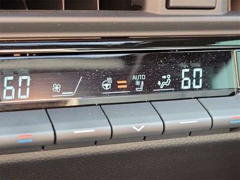 Used 2025 Toyota Crown Platinum image 21