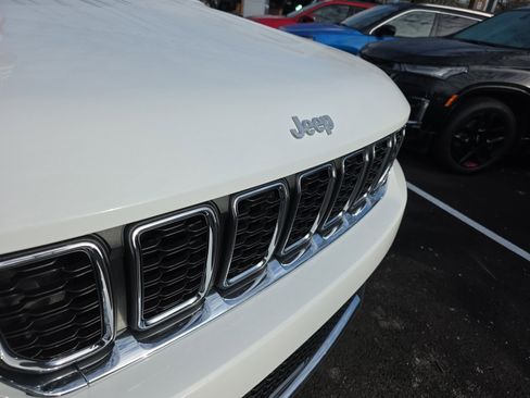 New 2025 Jeep Grand Cherokee Laredo image 27