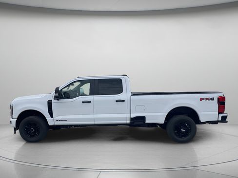 Used 2026 Ford F350 Lariat AWD/4WD image 5