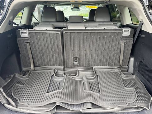Used 2021 Toyota Highlander XLE AWD/4WD image 16