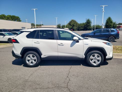 Used 2020 Toyota RAV4 XLE w/ Convenience Package AWD/4WD image 2