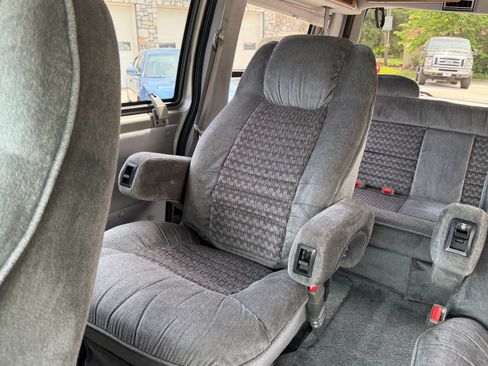 Used 2003 Chevrolet Astro RWD image 40