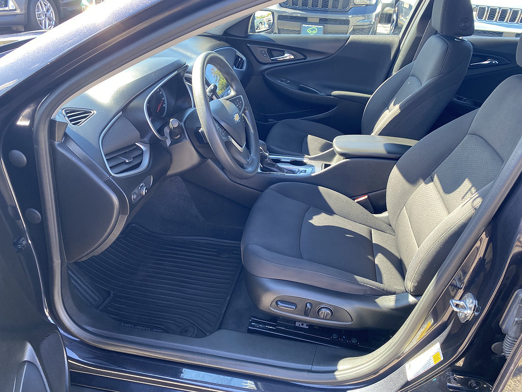 Used 2023 Chevrolet Malibu LT FWD image 13