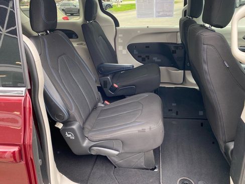 Used 2021 Chrysler Pacifica Touring w/ Cold Weather Group image 22