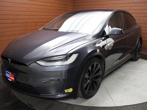 Used 2022 Tesla Model X Plaid image 32