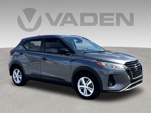 Used 2023 Nissan Kicks S image 1