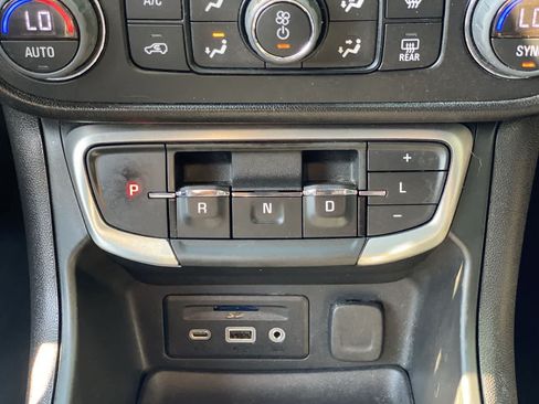 Used 2024 GMC Terrain SLT AWD/4WD image 26