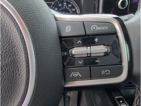 Used 2023 Kia Sorento S image 22