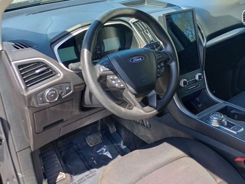 Used 2021 Ford Edge SE image 9