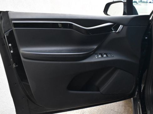 Used 2018 Tesla Model X 75D image 20